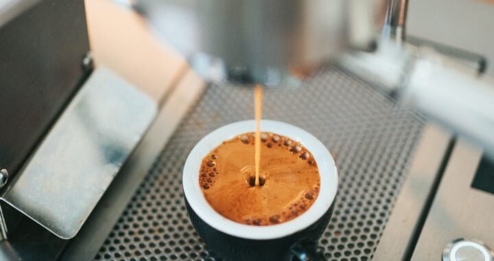 The Ultimate Guide to High-Quality Coffee Machines with Grinders for Coffee Shop Owners and Enthusiasts